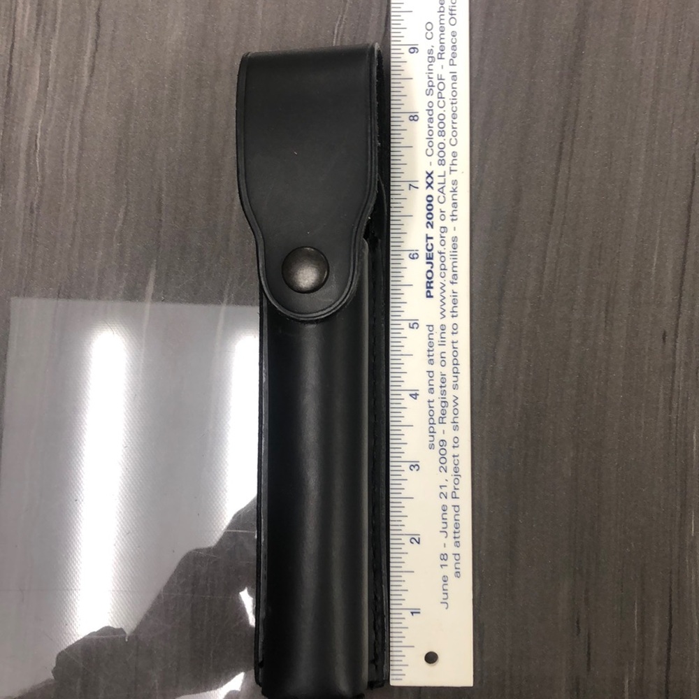 Leather flashlight case